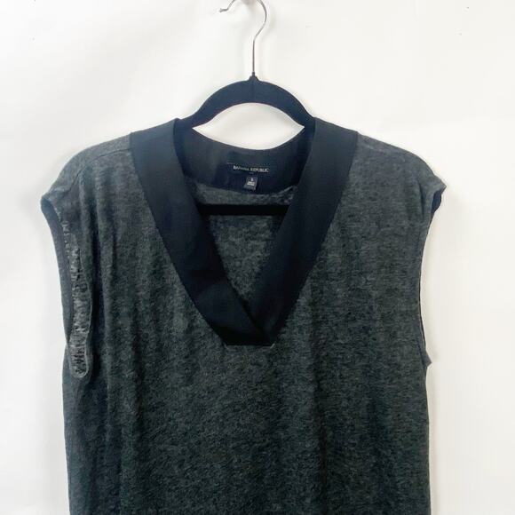 2/$30 Banana Republic Small Women Dark Gray Linen Blend V-Neck Sweater Vest - Picture 3 of 10